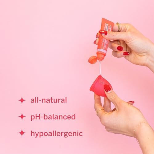 Clear gel texture of water-based lubricant for silicone products.