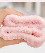 Elasticity demonstration of wristbands for spa routine