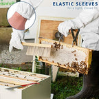 Front storage pocket feature on Vivo beekeeping suit