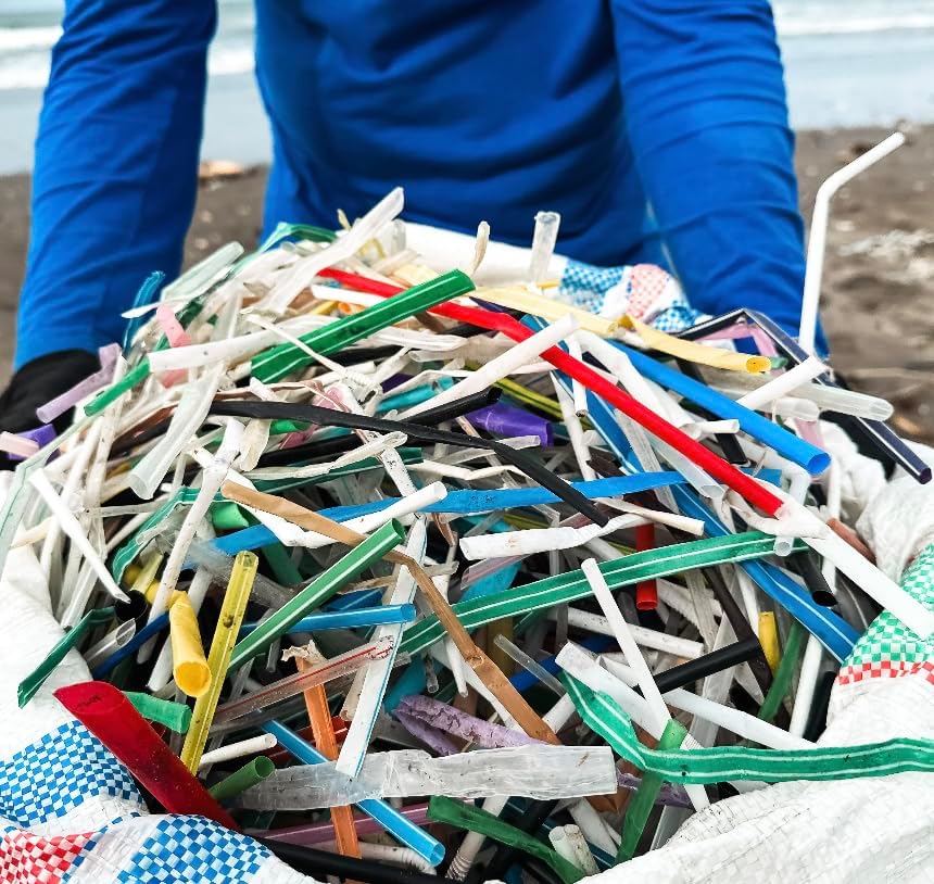 Side profile of 4ocean sustainable ocean cleanup jewelry