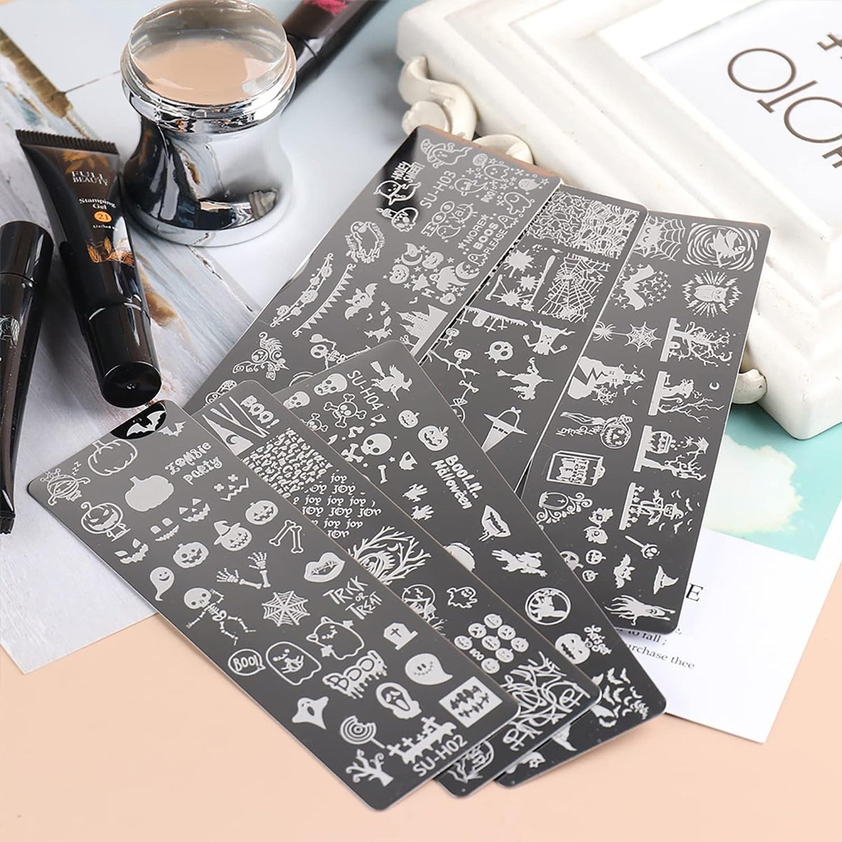 Nail art design process using Qdsuh stamping plate