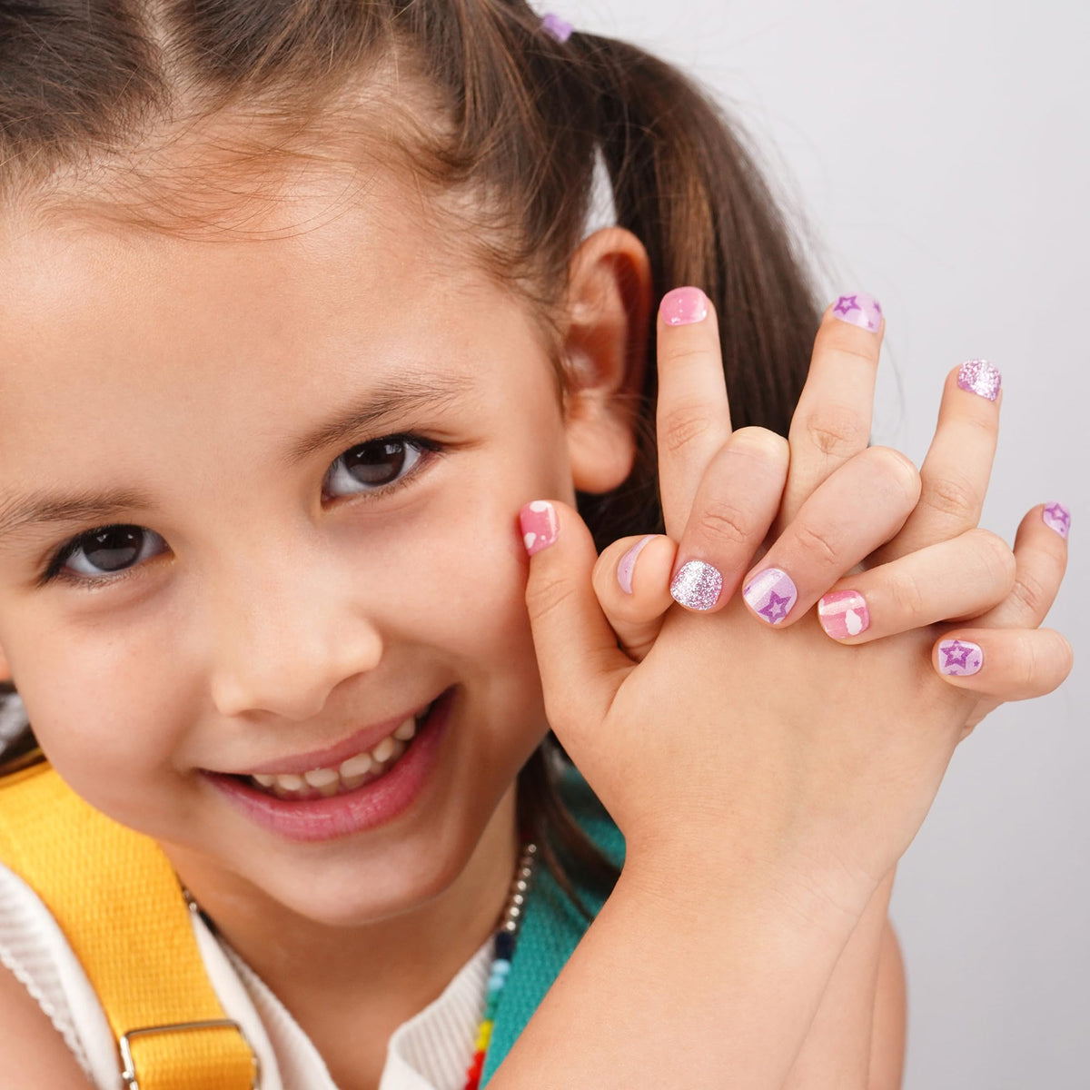Non-toxic purple star and cloud gel nail strips for children