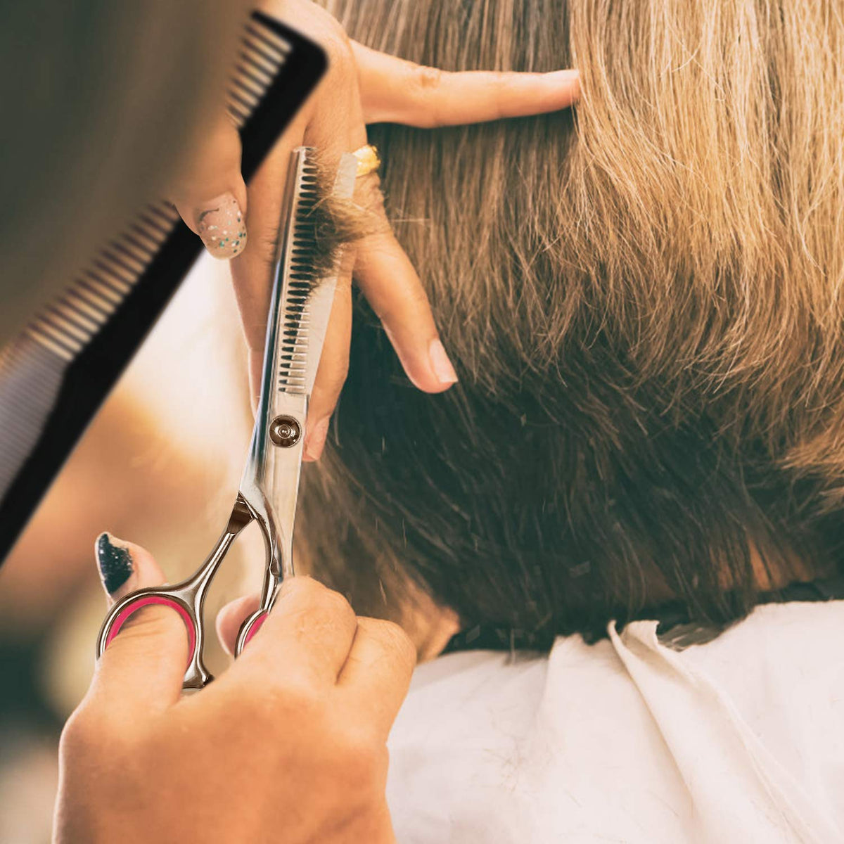 Ergonomic handles of the Fcysy professional salon shears demonstrating comfortable finger grip design