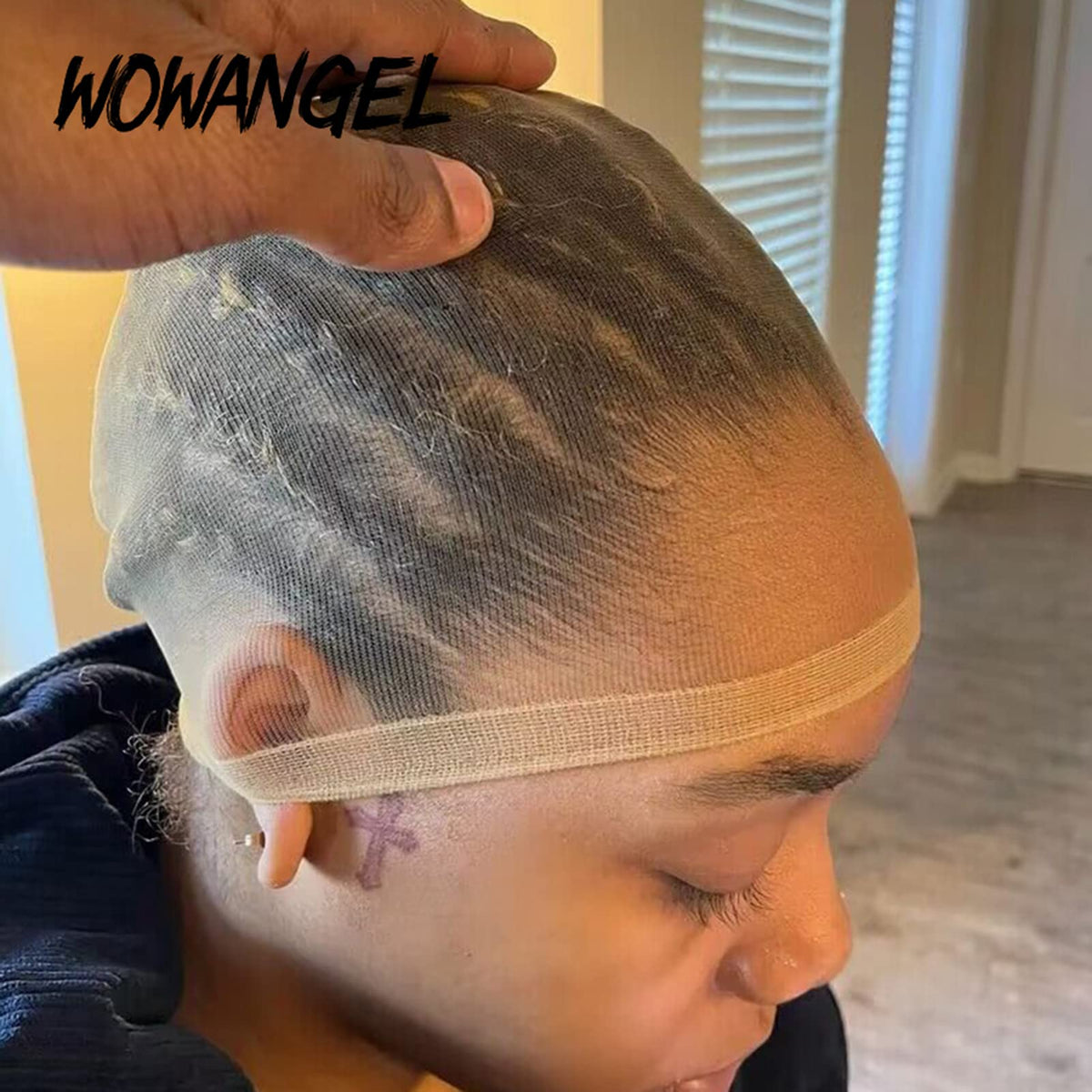 Demonstration of Wowangel wig cap elasticity on a hand