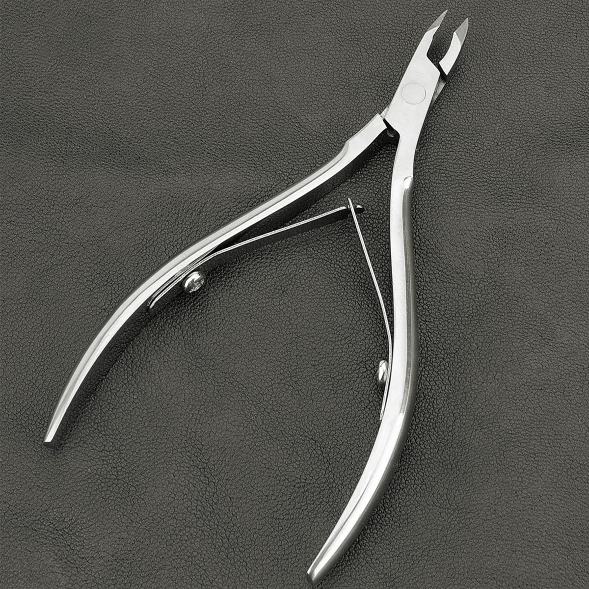 Side profile of LePinko 20 degree angle cuticle trimmer