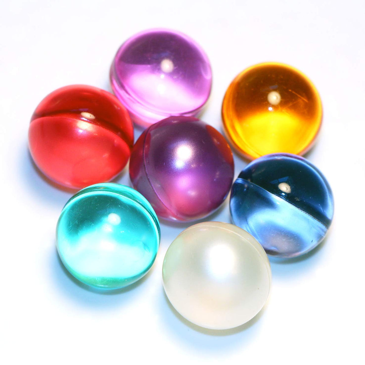 SKLEER nostalgic moisturizing bath capsules close up view