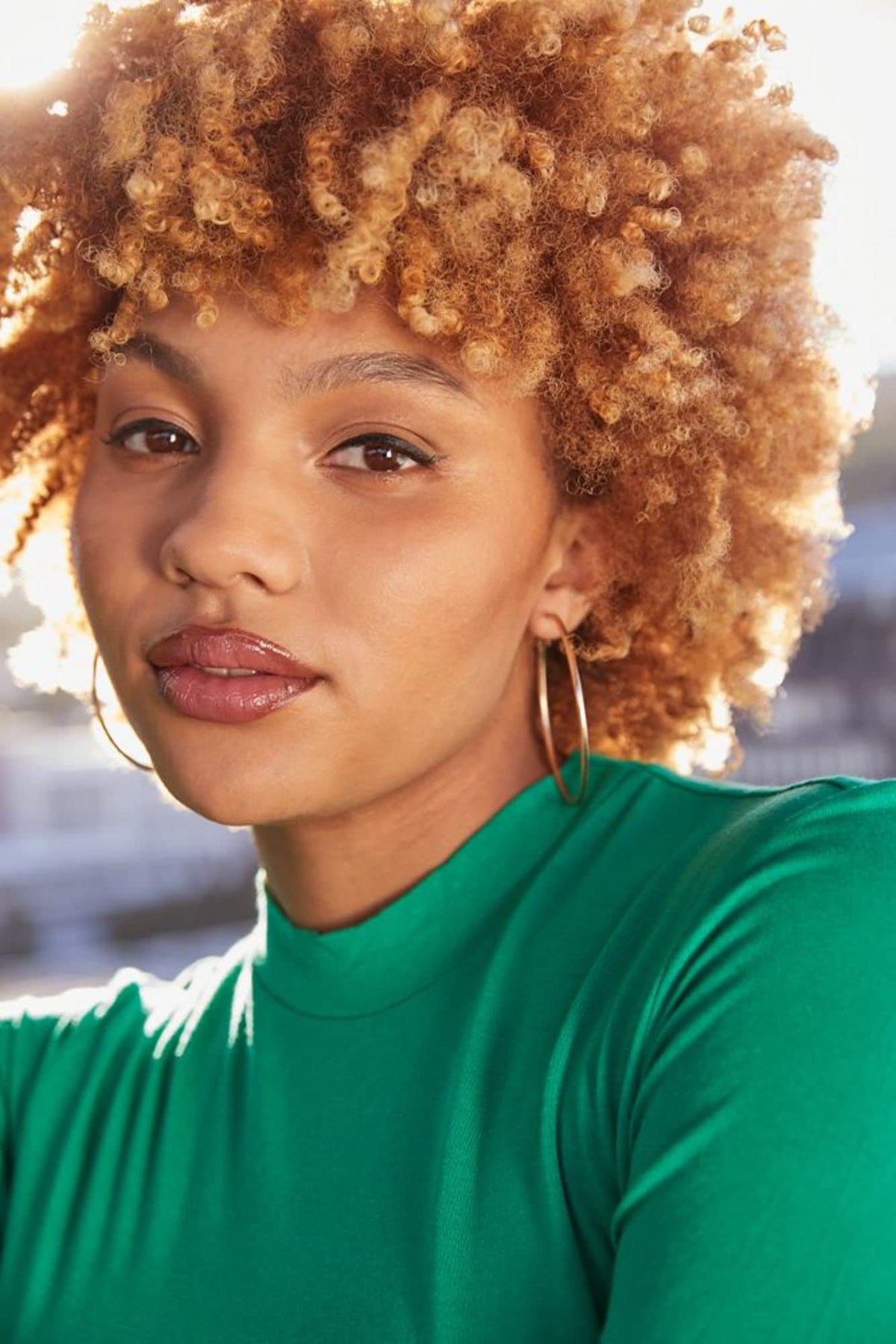 Soft hold curl reviver mousse for restoring elasticity and bounce