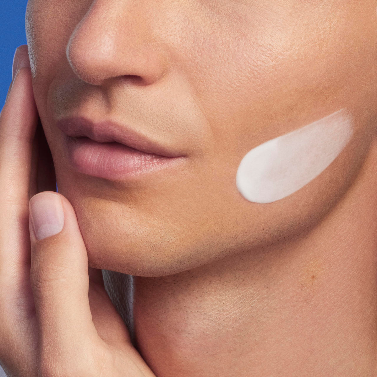 Dermatologist-tested anti-irritation post-shave moisturizer for razor burn protection.