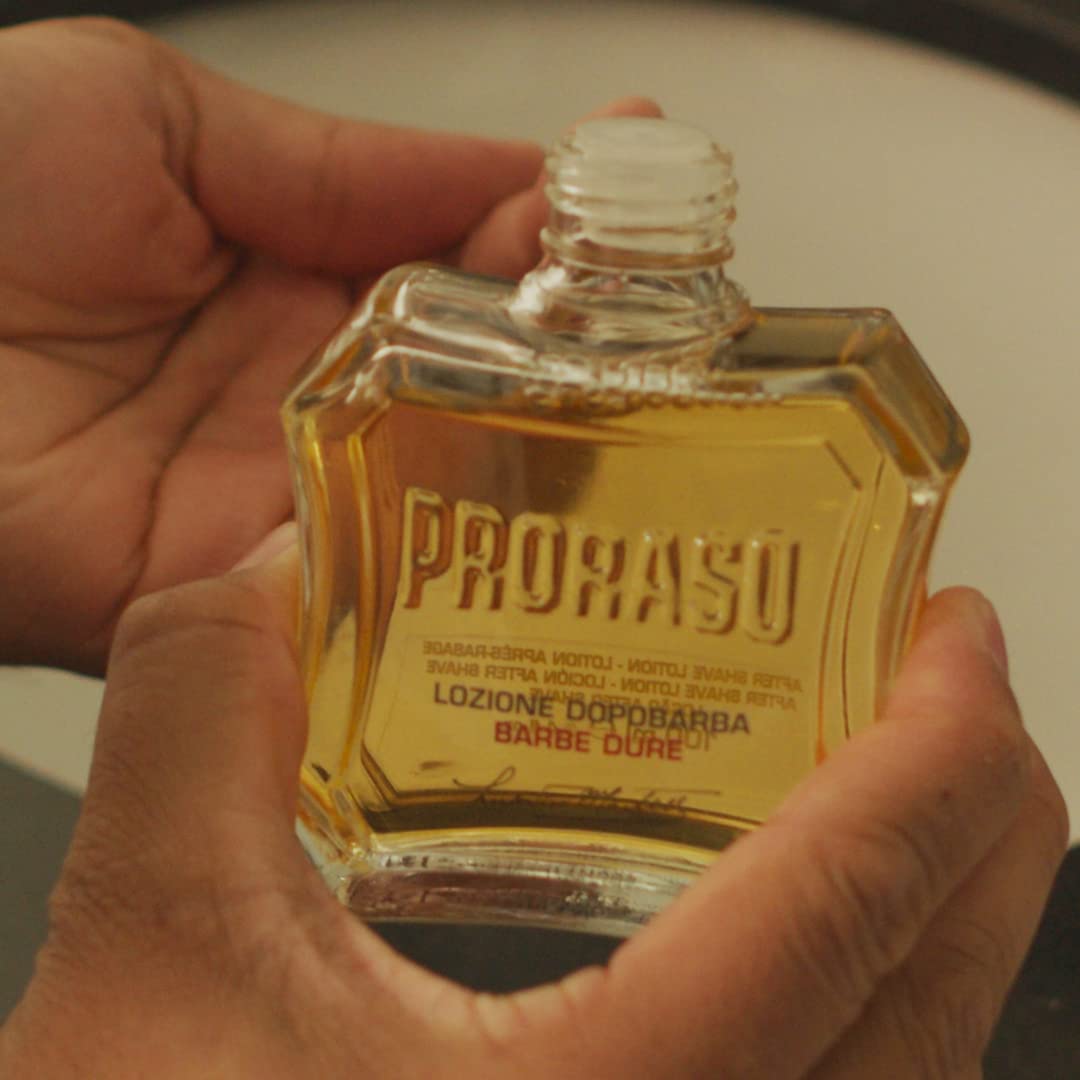 Proraso moisturizing and nourishing 100ml aftershave liquid consistency view