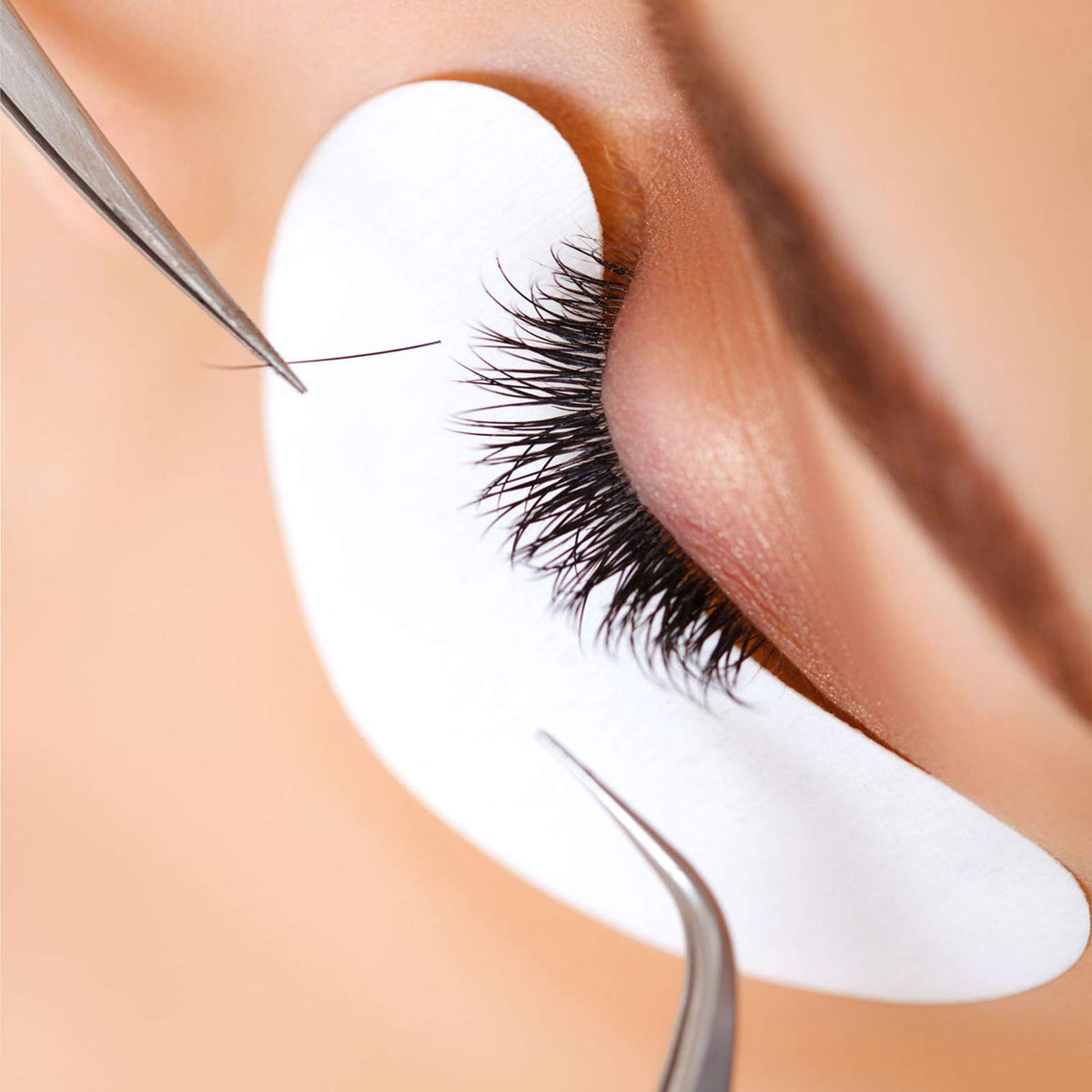 Demonstration of GreenLife eye pads contouring to eye shape